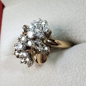 Beautiful design 14K  yellow  gold diamond ring